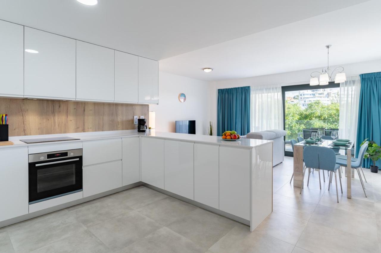 Cosy And Centrally Located Apartment In เอสเตโปนา ภายนอก รูปภาพ